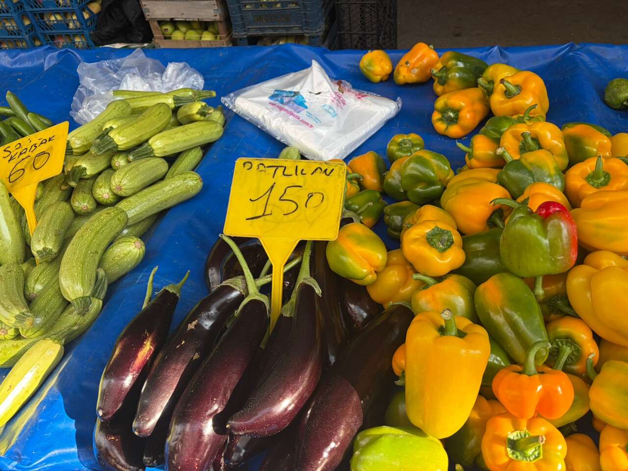 Menteşe Perşembe Pazarında Fiyatlar Cep Yakıyor: Sarımsak 350 TL ile Zirvede 1